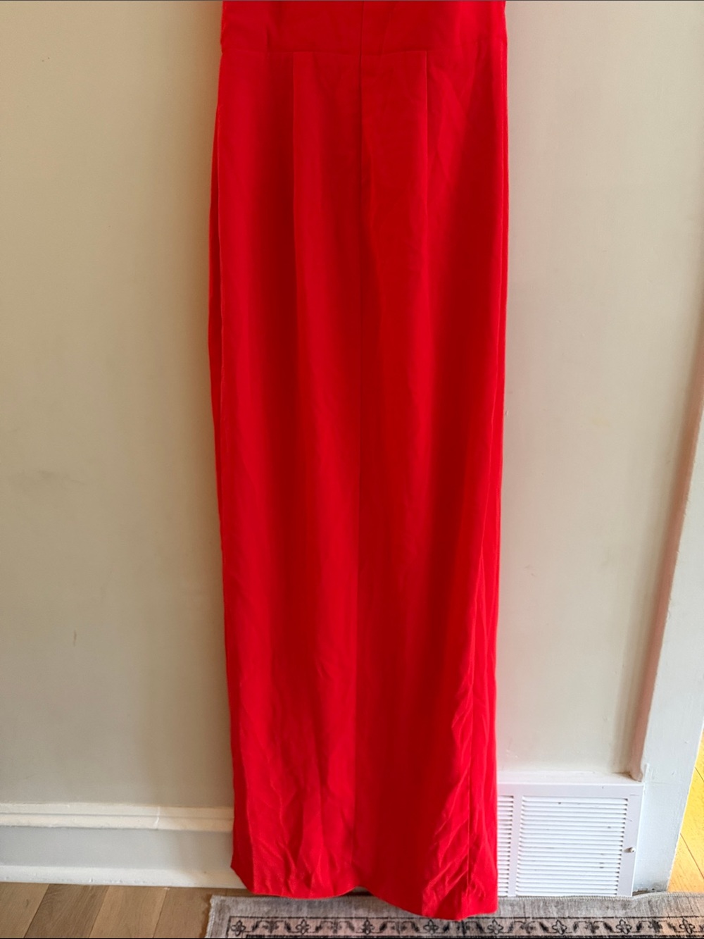 x REVOLVE Gilda Gown in Crimson
Amanda Uprichard - Picture 5 of 9